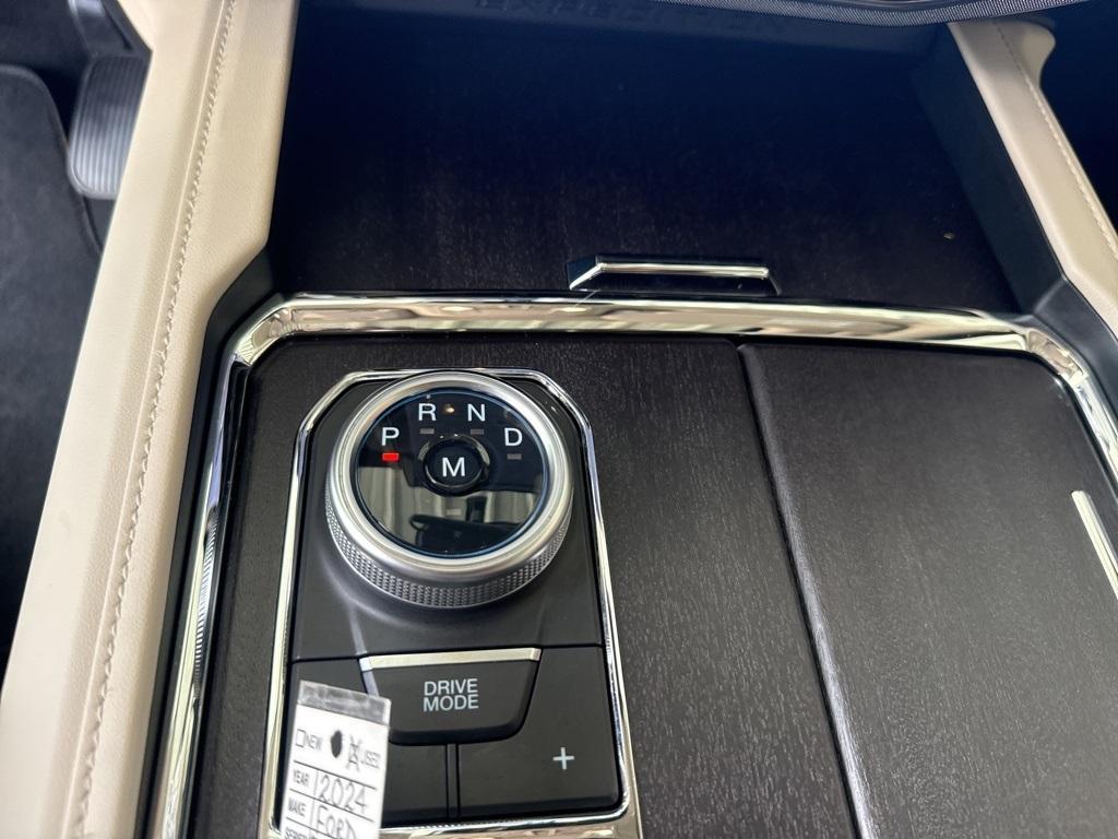used 2024 Ford Expedition car, priced at $64,000