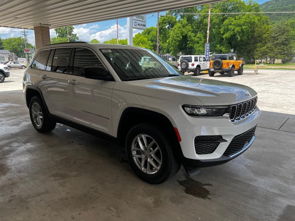 new 2024 Jeep Grand Cherokee car, priced at $40,375