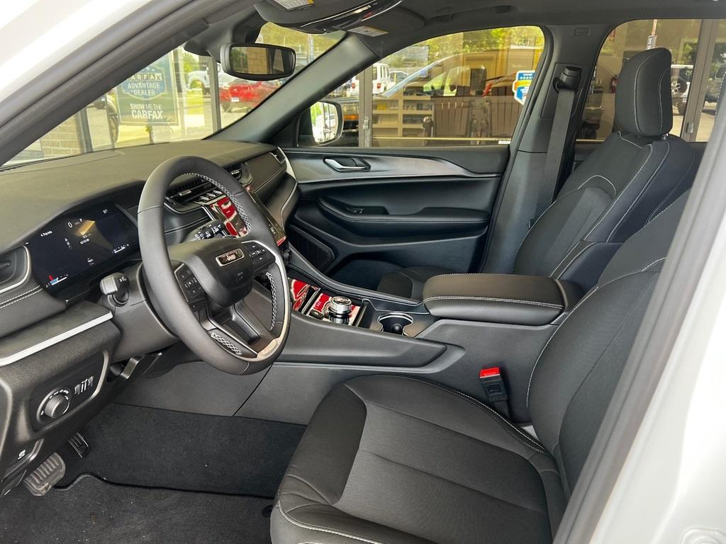 new 2024 Jeep Grand Cherokee car, priced at $40,375