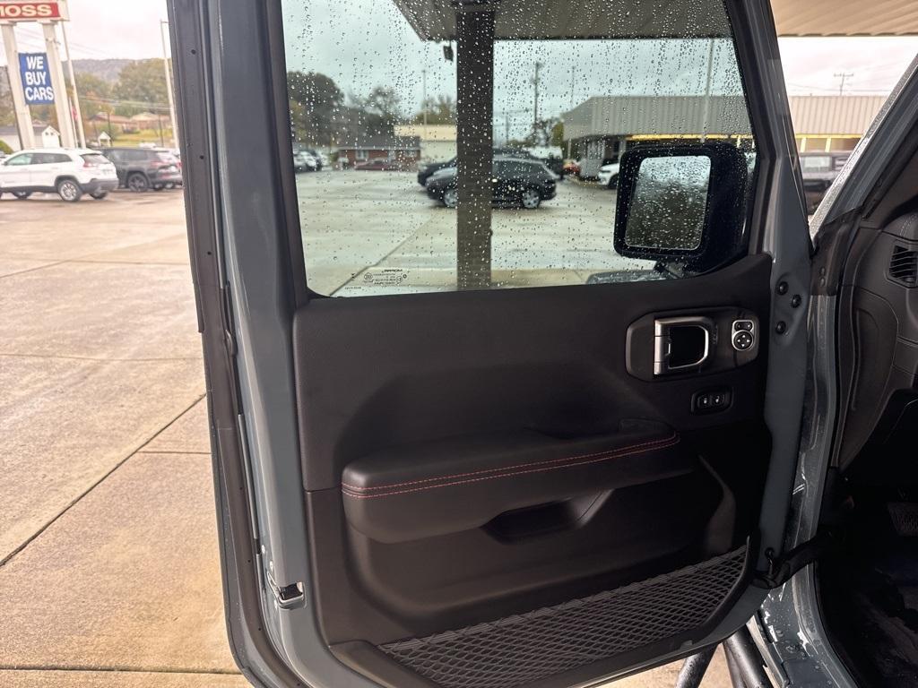 used 2025 Jeep Gladiator car, priced at $58,000