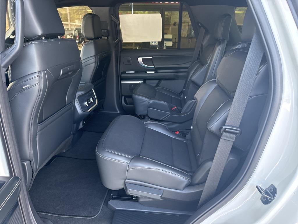 new 2025 Ford Expedition car, priced at $82,005