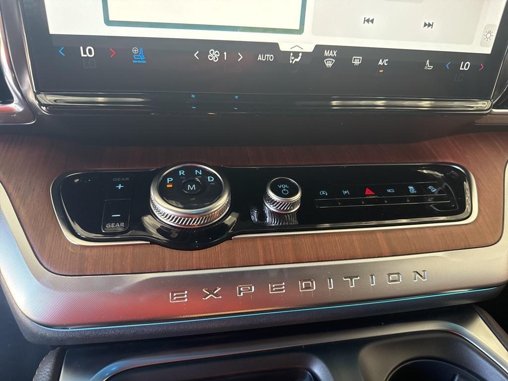 new 2025 Ford Expedition car, priced at $87,540