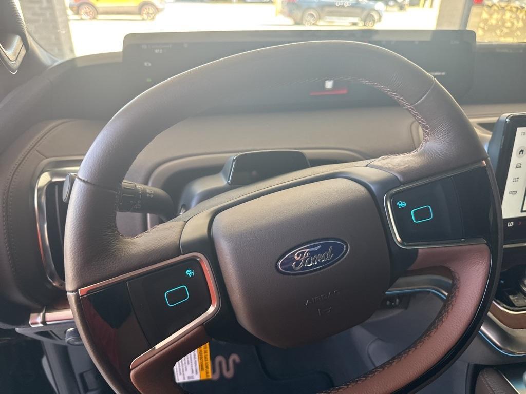 new 2025 Ford Expedition car, priced at $87,540