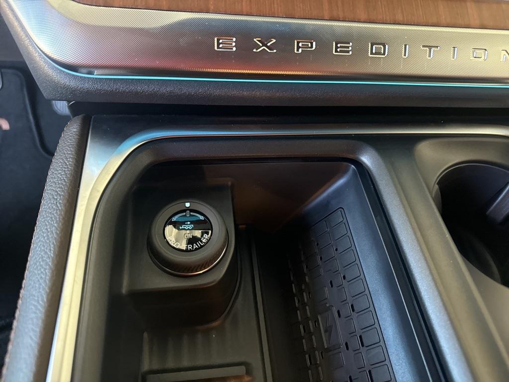 new 2025 Ford Expedition car, priced at $87,540