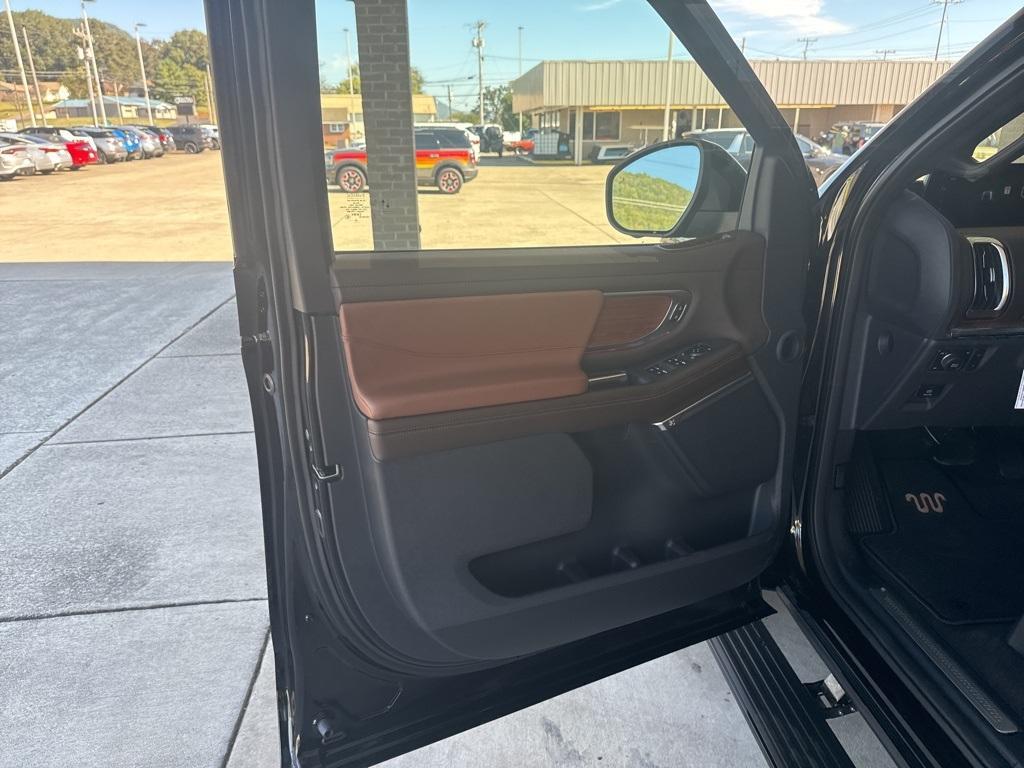 new 2025 Ford Expedition car, priced at $87,540