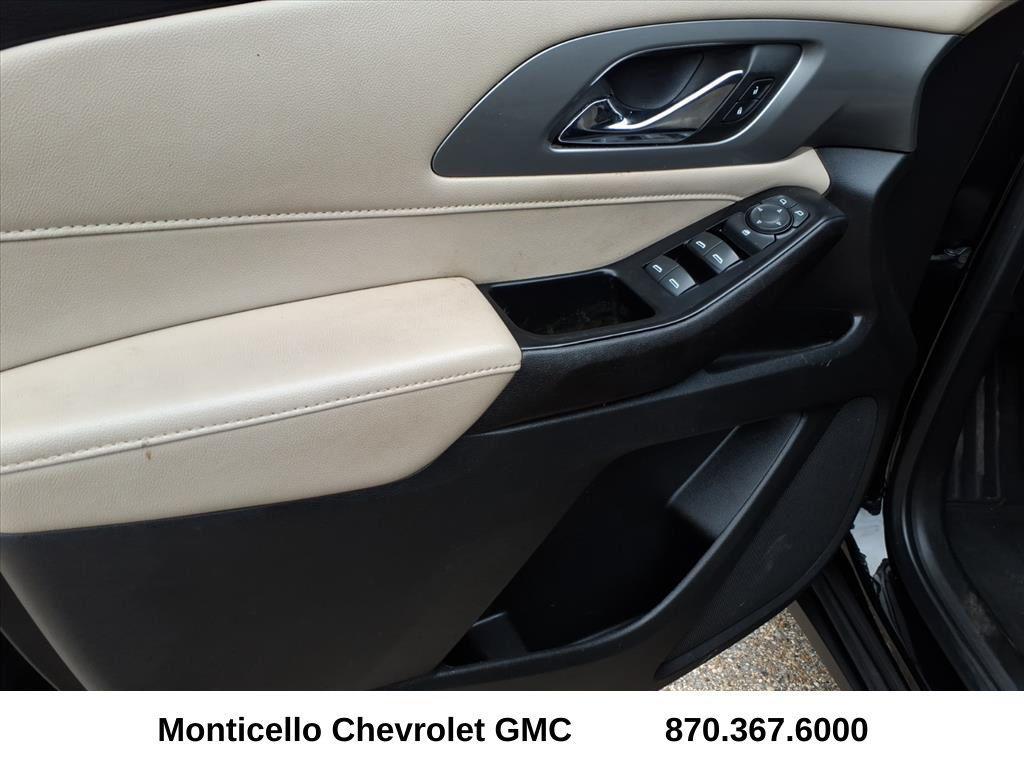 used 2023 Chevrolet Traverse car, priced at $22,799