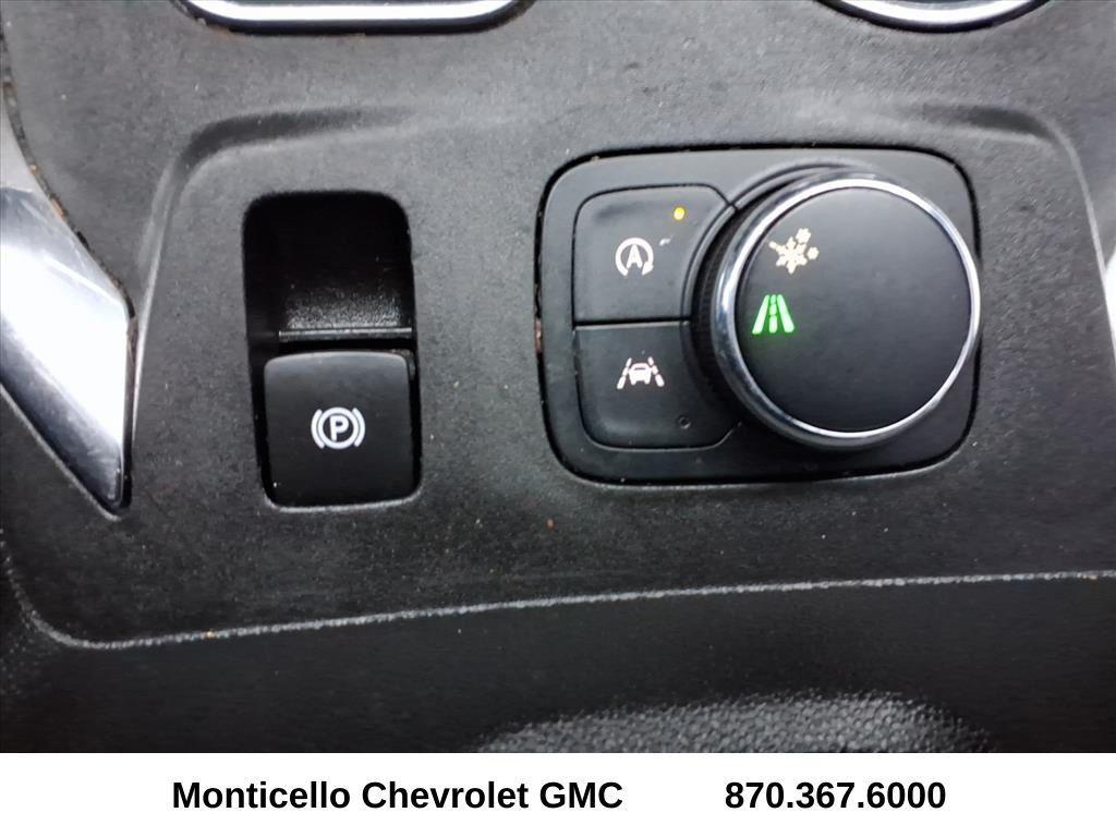 used 2023 Chevrolet Traverse car, priced at $22,799