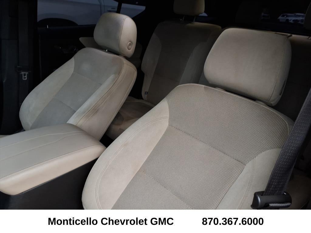 used 2023 Chevrolet Traverse car, priced at $22,799