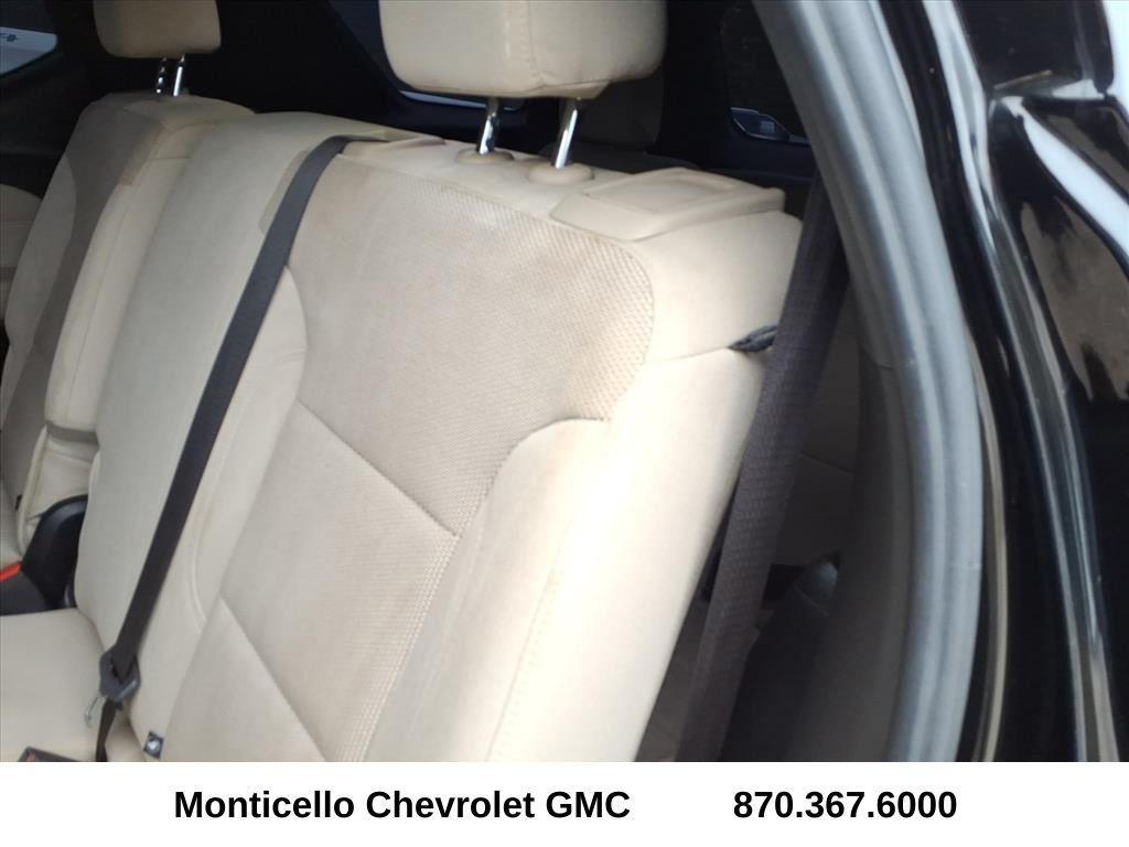 used 2023 Chevrolet Traverse car, priced at $22,799