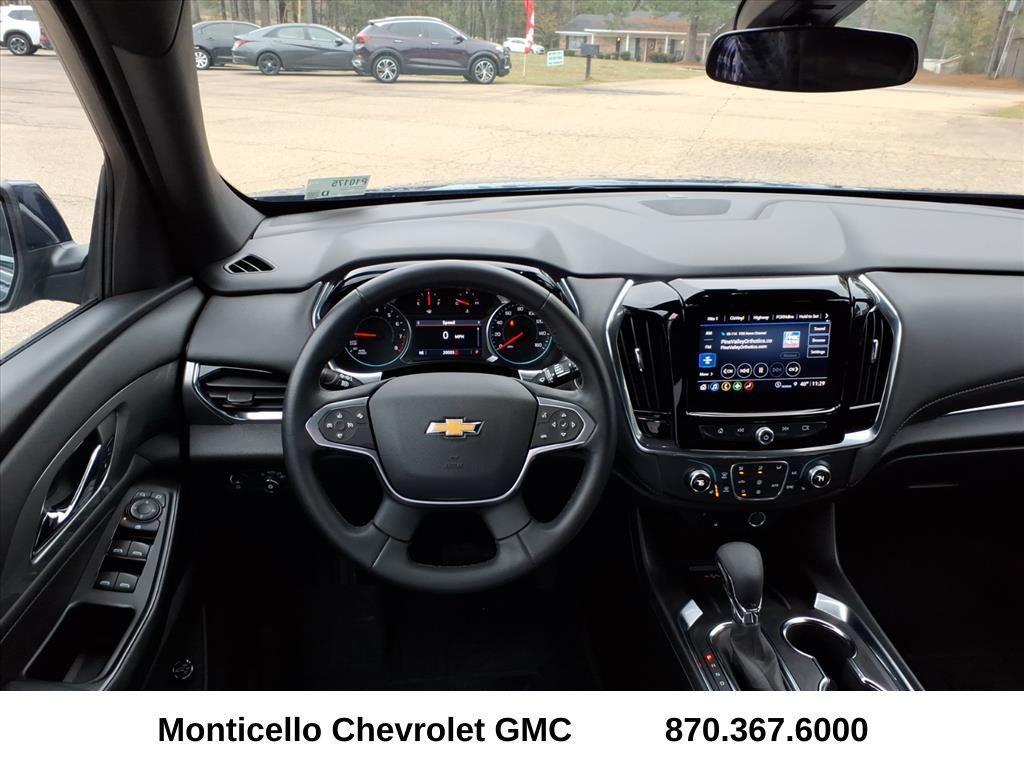 used 2023 Chevrolet Traverse car, priced at $31,399