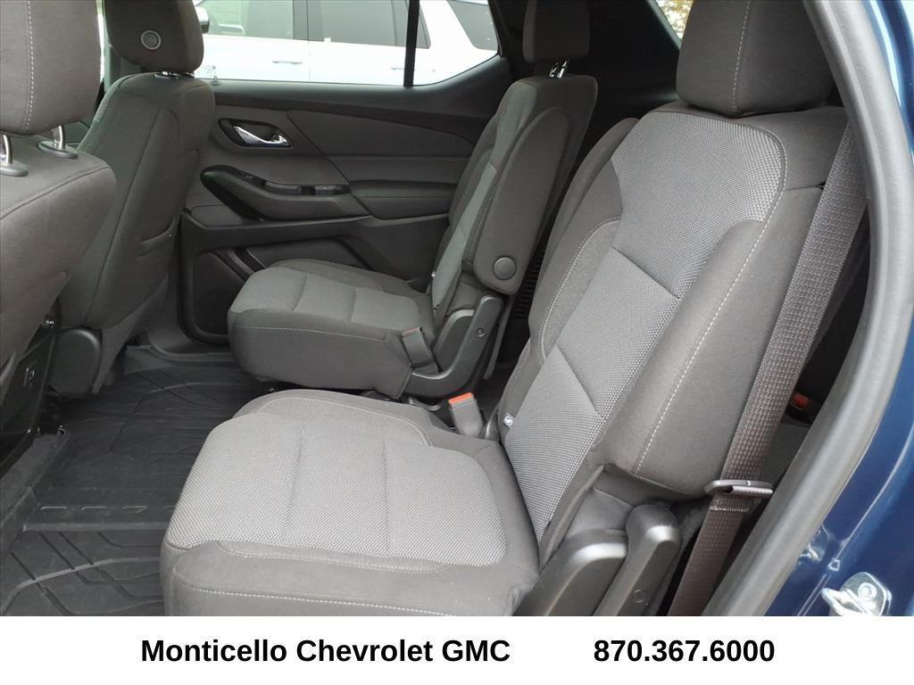used 2023 Chevrolet Traverse car, priced at $31,399