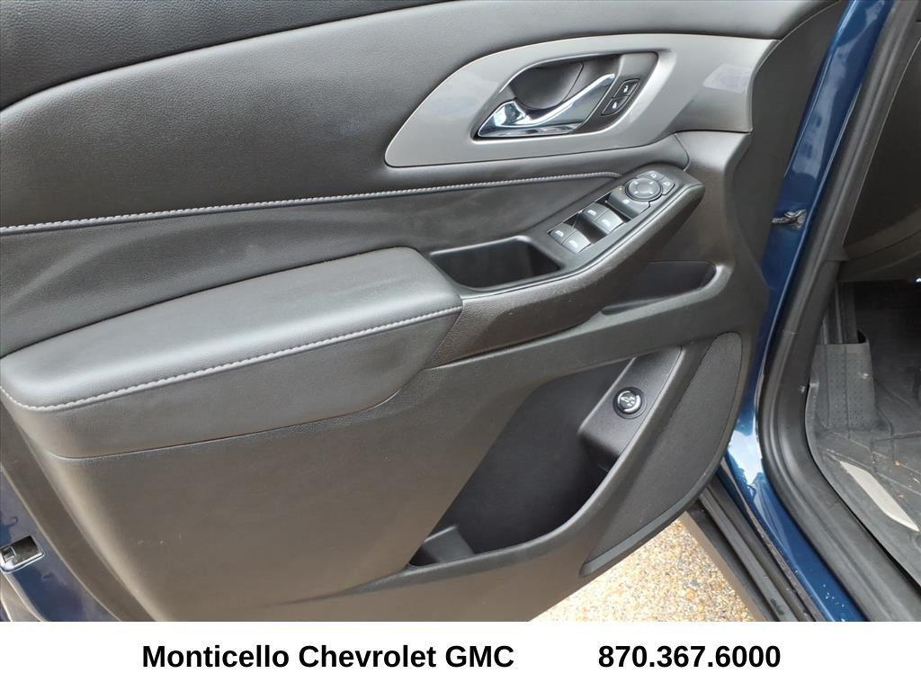 used 2023 Chevrolet Traverse car, priced at $31,399