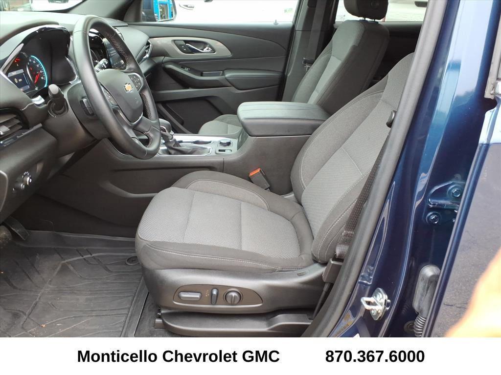 used 2023 Chevrolet Traverse car, priced at $31,399