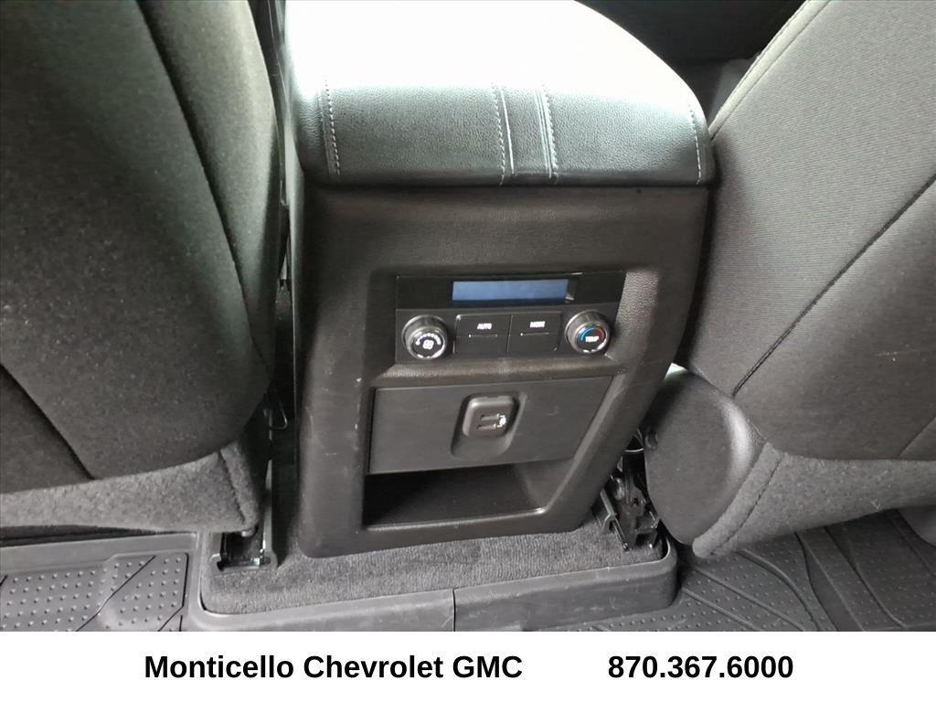 used 2023 Chevrolet Traverse car, priced at $31,399