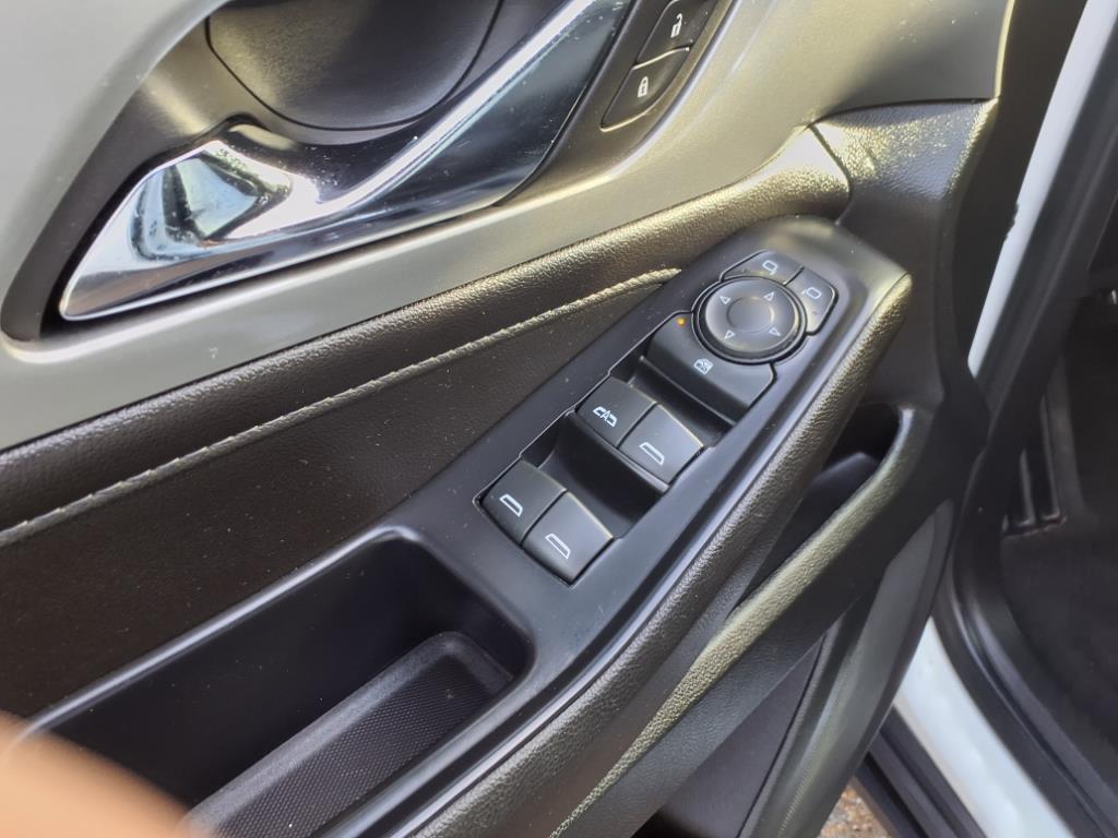 used 2022 Chevrolet Traverse car, priced at $26,598