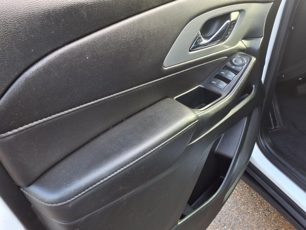 used 2022 Chevrolet Traverse car, priced at $26,598