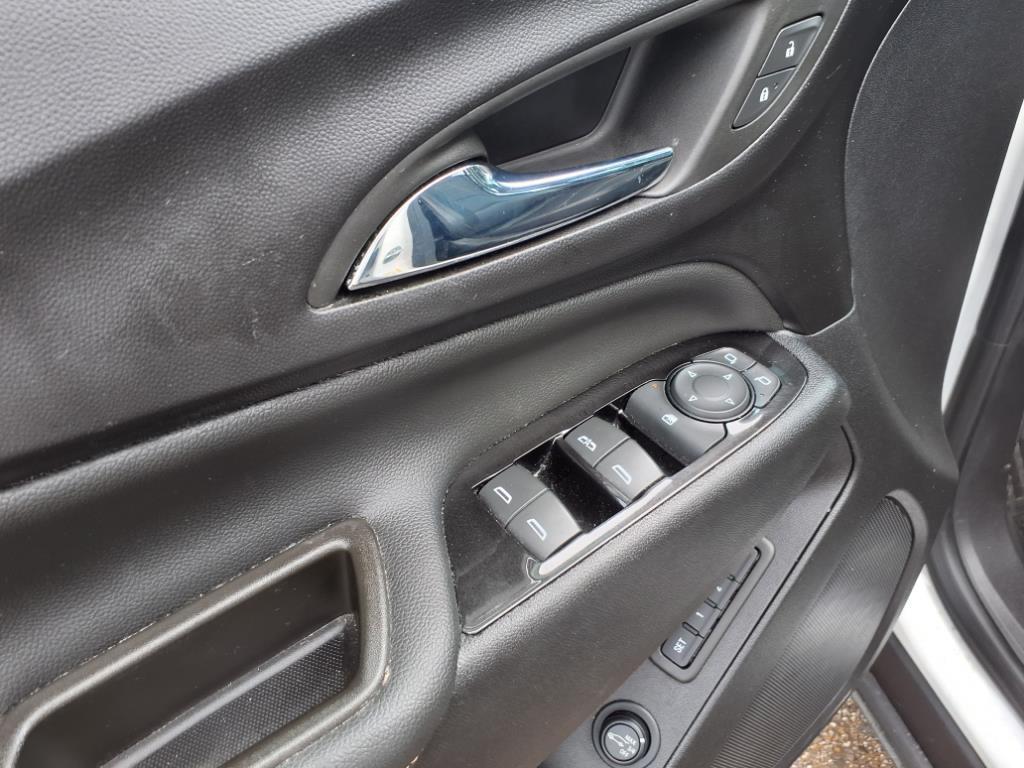used 2023 Chevrolet Equinox car, priced at $24,398