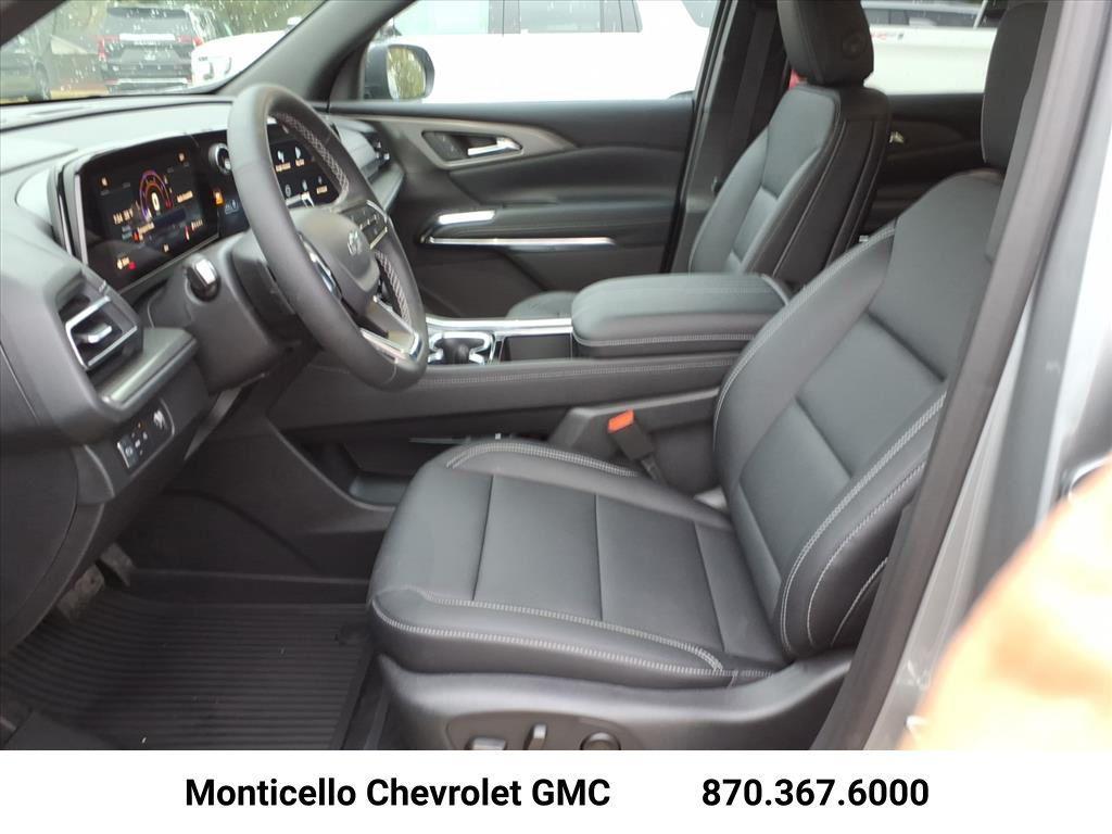 new 2026 Chevrolet Traverse car, priced at $44,250