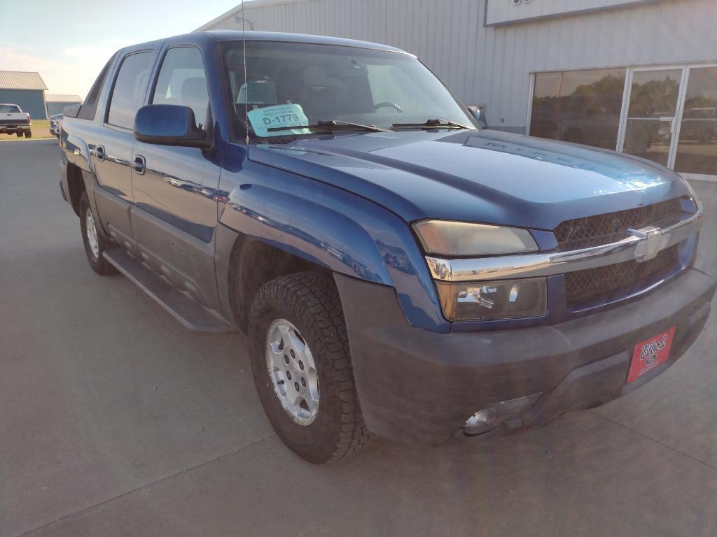 used 2003 Chevrolet Avalanche car, priced at $5,500