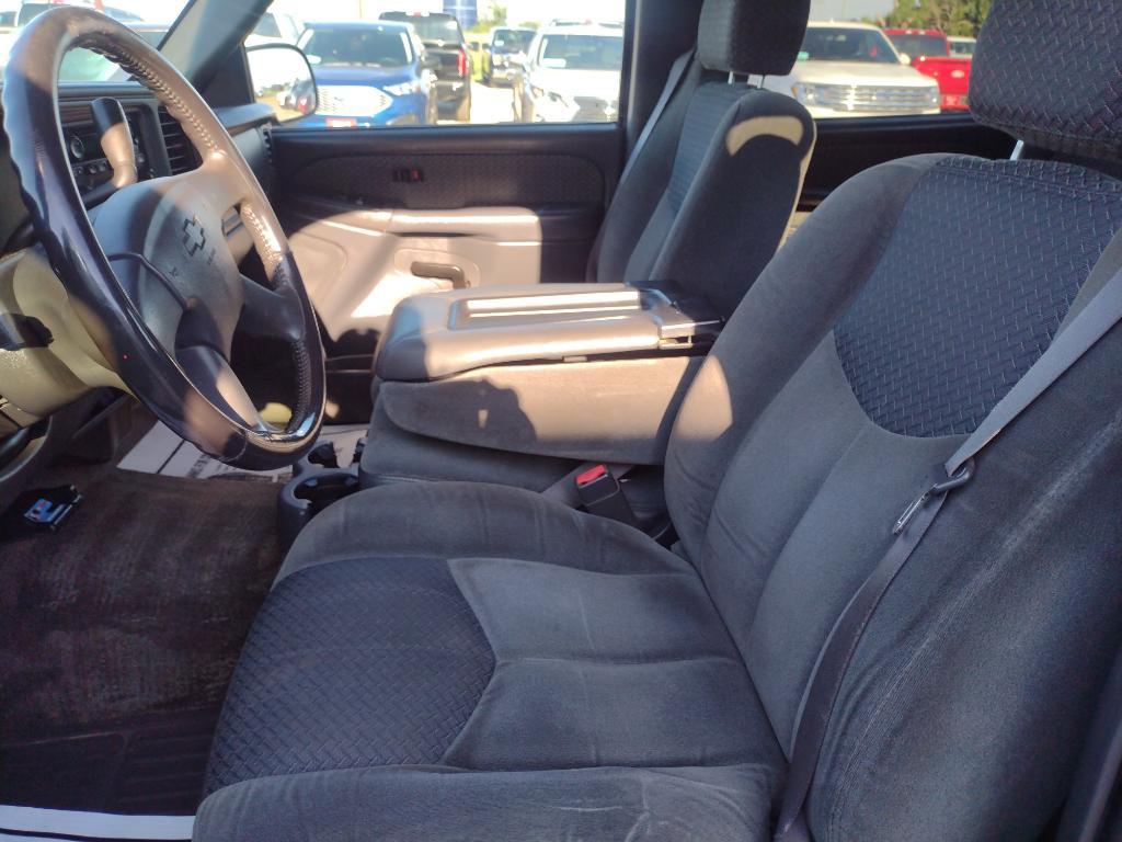 used 2003 Chevrolet Avalanche car, priced at $5,500