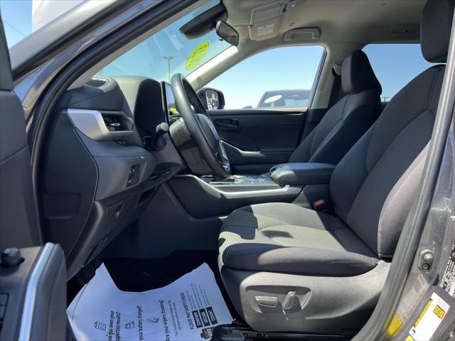 used 2023 Toyota Highlander car, priced at $33,555