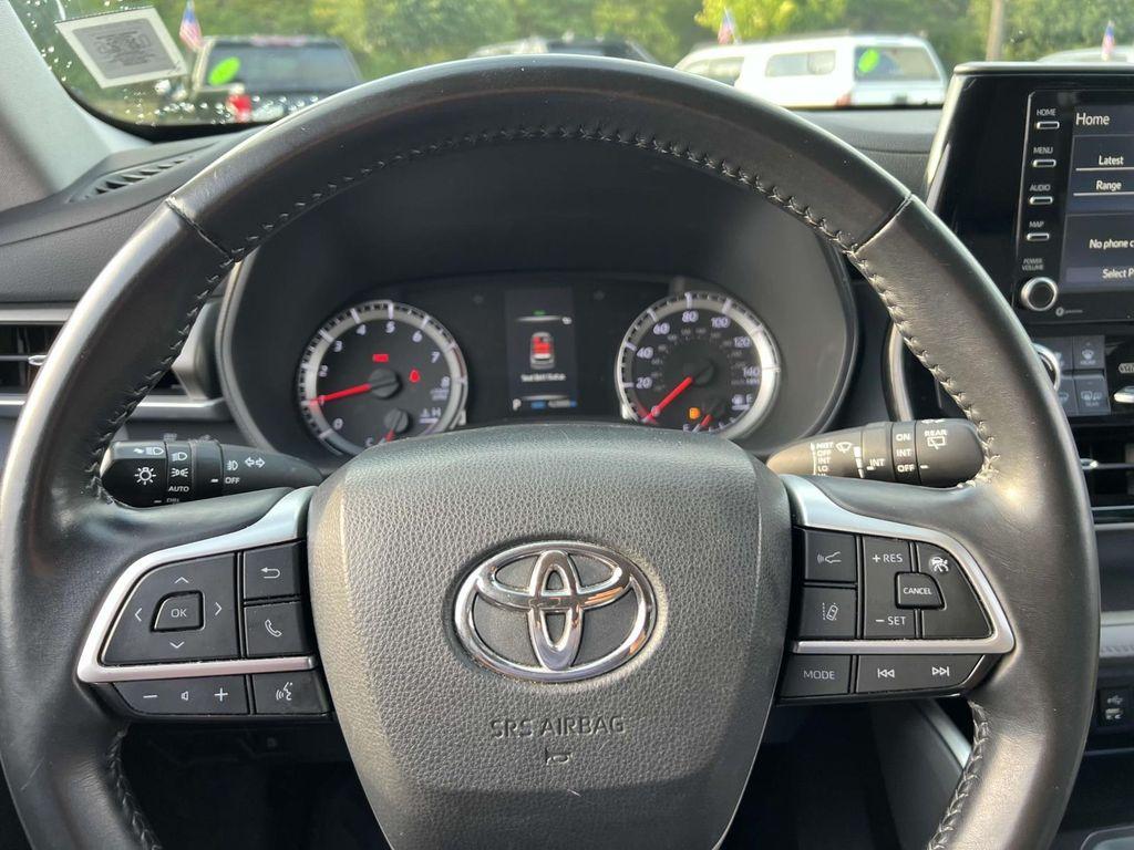 used 2022 Toyota Highlander car, priced at $33,500