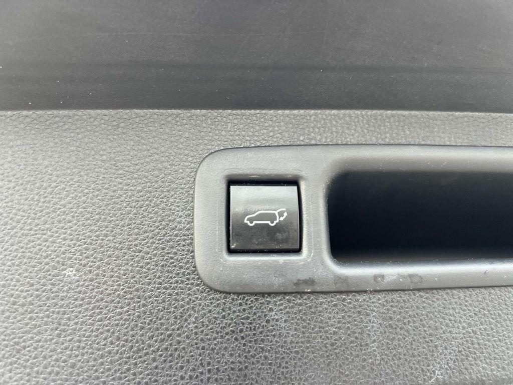 used 2022 Toyota Highlander car, priced at $33,500