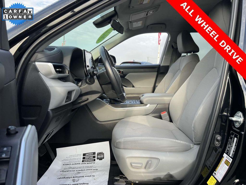used 2022 Toyota Highlander car, priced at $31,990