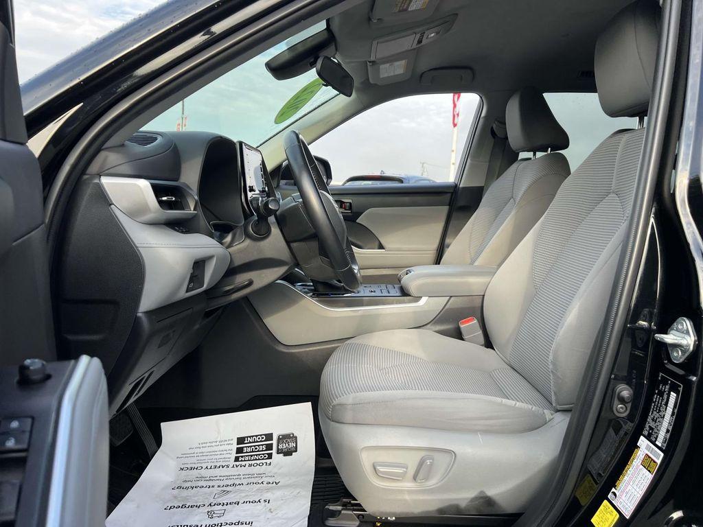 used 2022 Toyota Highlander car, priced at $33,500