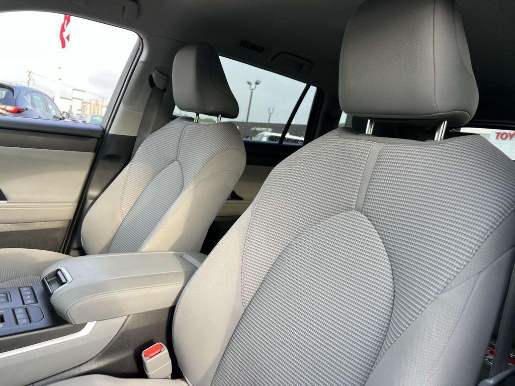 used 2022 Toyota Highlander car, priced at $33,500