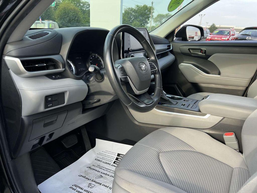 used 2022 Toyota Highlander car, priced at $33,500
