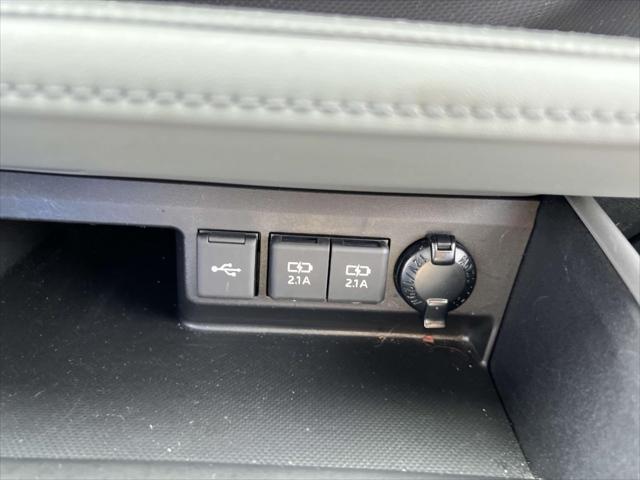 used 2021 Toyota Highlander car, priced at $34,995