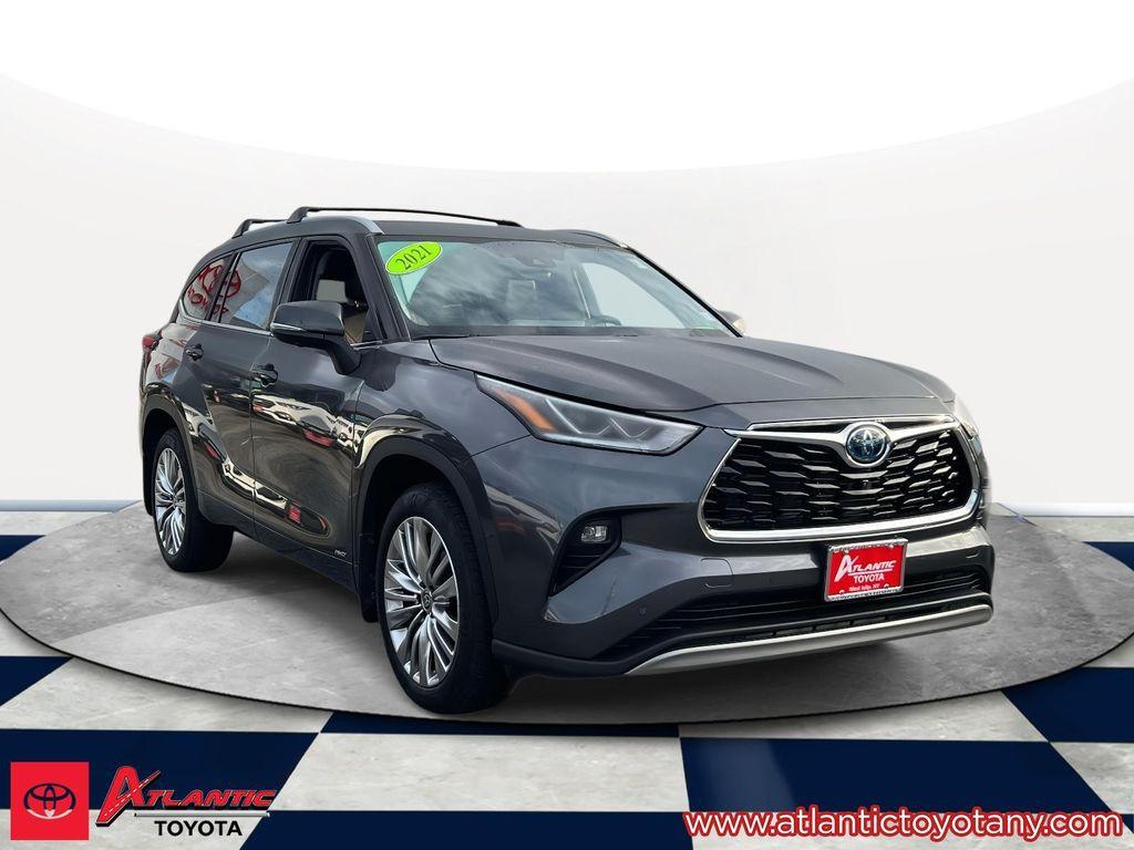 used 2024 Toyota Highlander Hybrid car, priced at $52,995