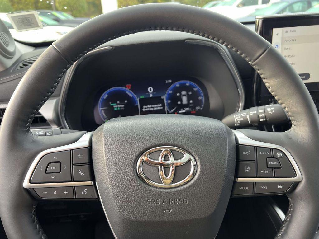 used 2024 Toyota Highlander Hybrid car, priced at $52,995