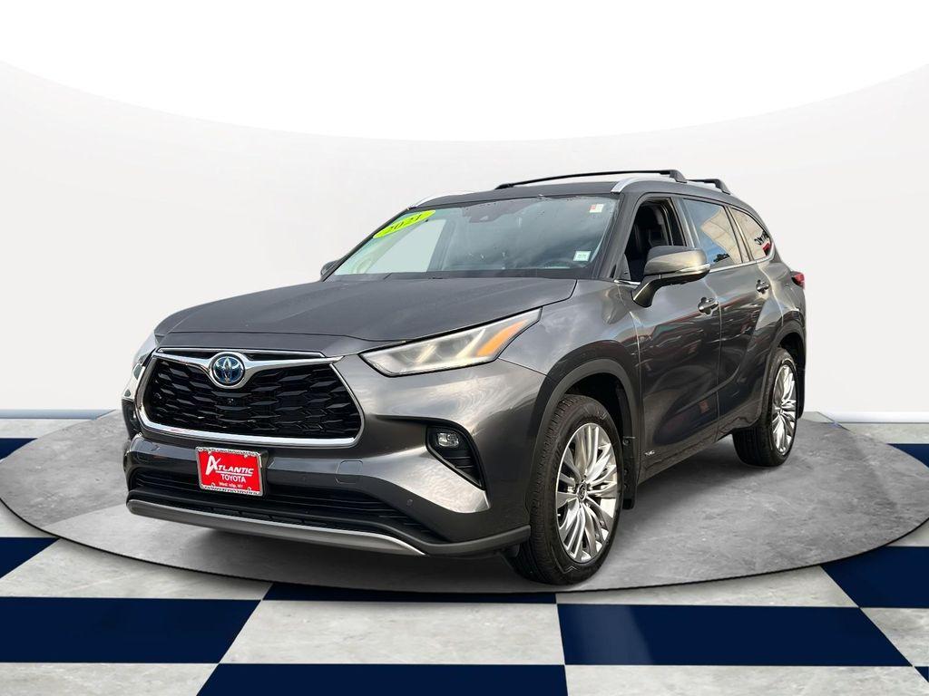 used 2024 Toyota Highlander Hybrid car, priced at $52,995