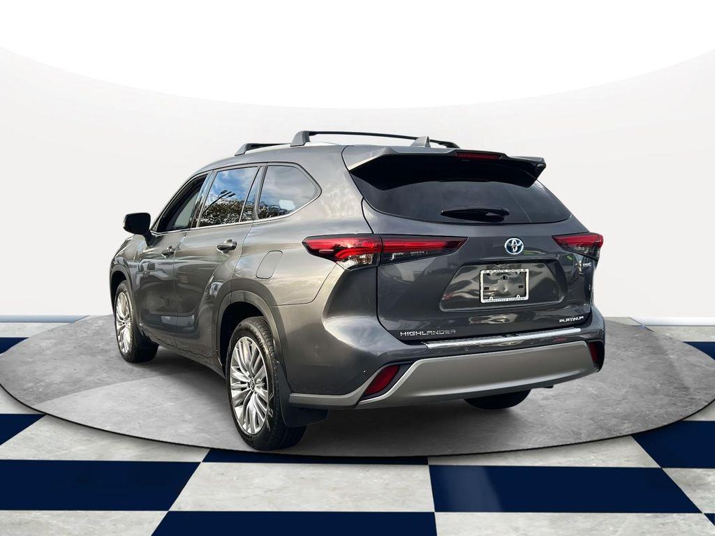 used 2024 Toyota Highlander Hybrid car, priced at $52,995