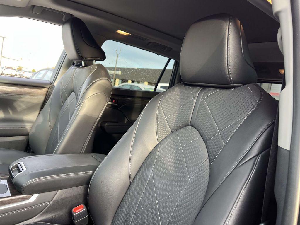 used 2024 Toyota Highlander Hybrid car, priced at $52,995