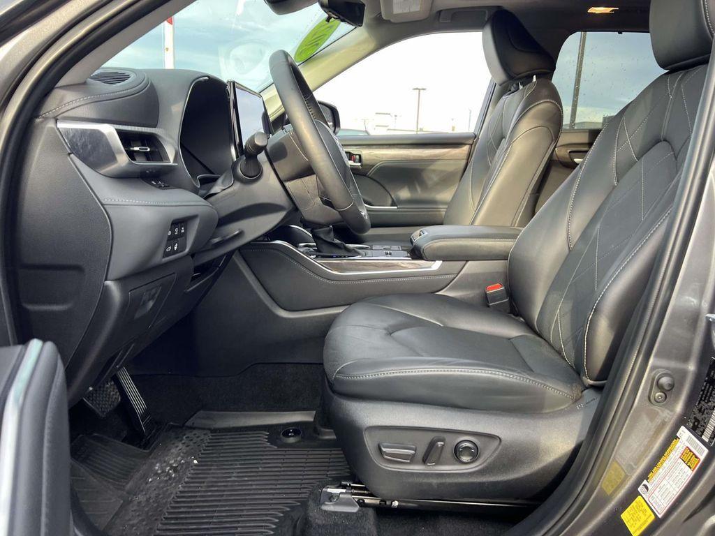 used 2024 Toyota Highlander Hybrid car, priced at $52,995