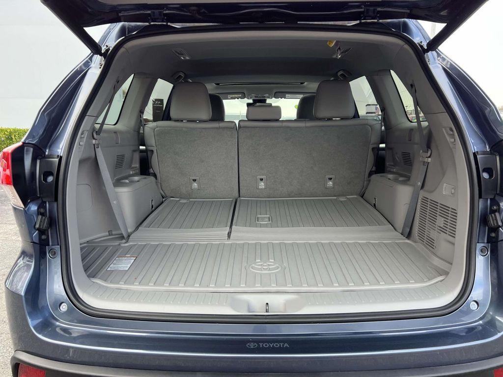 used 2019 Toyota Highlander car, priced at $27,499