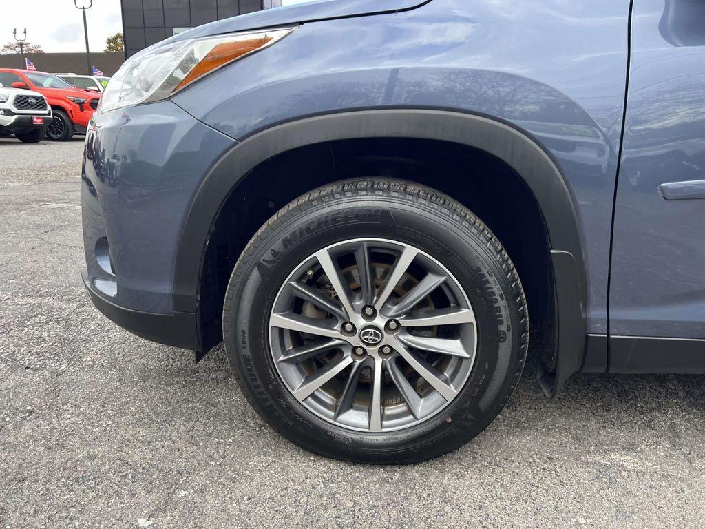 used 2019 Toyota Highlander car, priced at $27,499