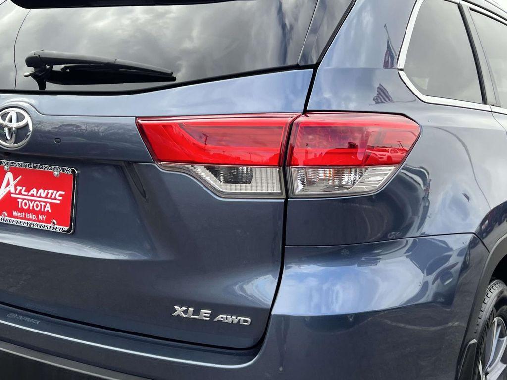 used 2019 Toyota Highlander car, priced at $27,499