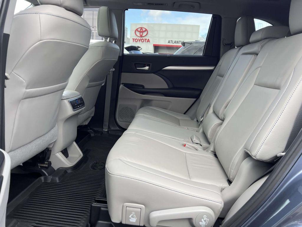 used 2019 Toyota Highlander car, priced at $27,499