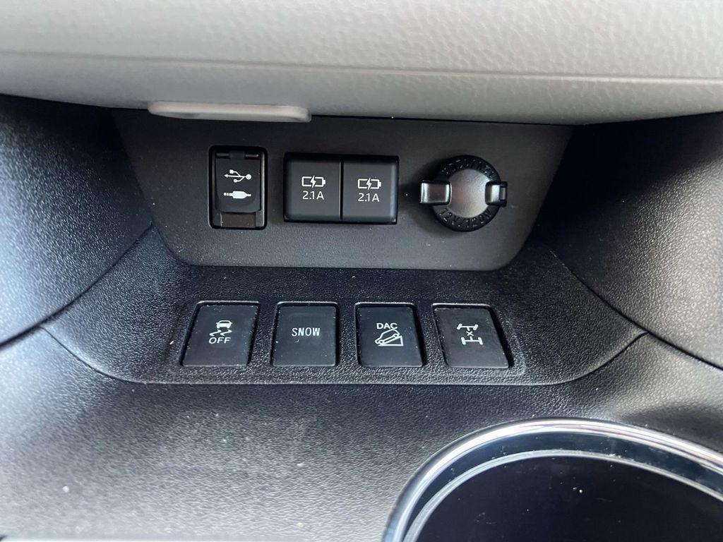 used 2019 Toyota Highlander car, priced at $27,499