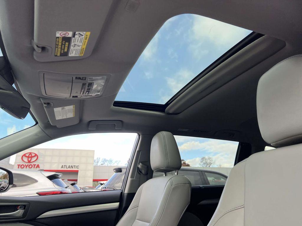 used 2019 Toyota Highlander car, priced at $27,499