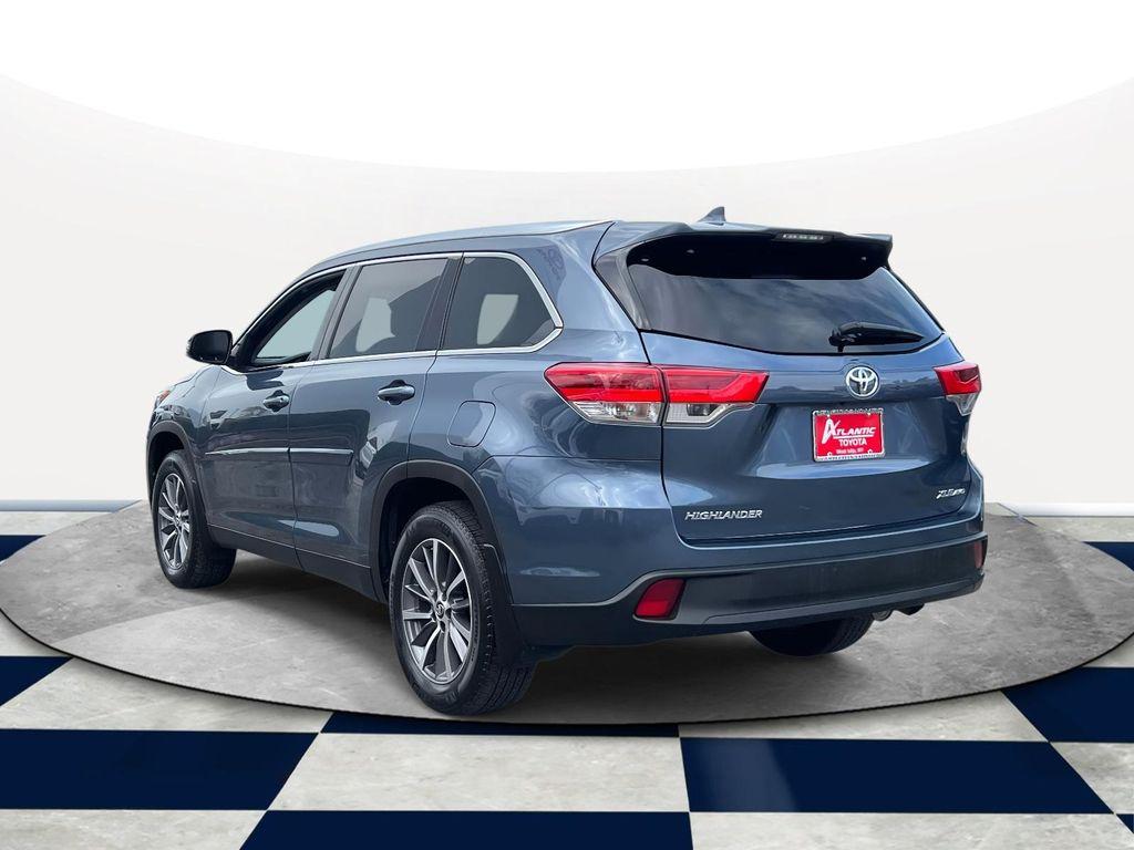 used 2019 Toyota Highlander car, priced at $27,499