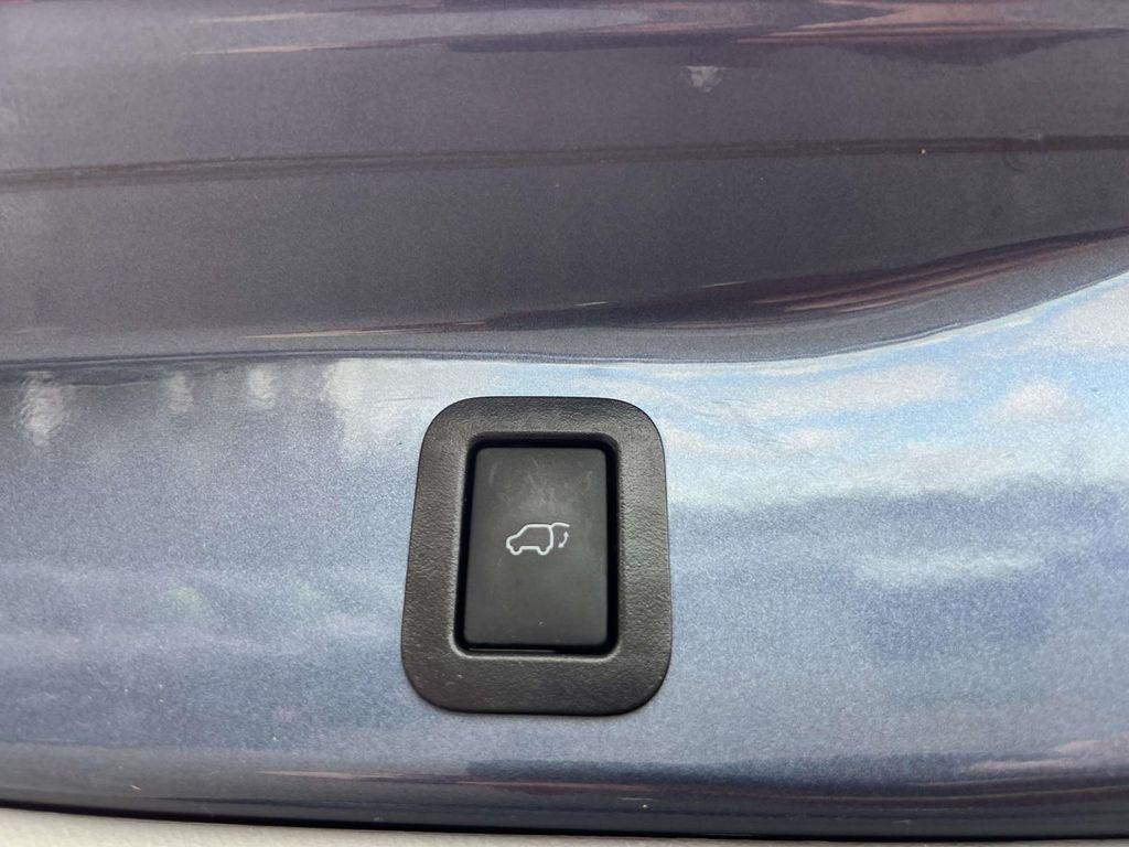 used 2019 Toyota Highlander car, priced at $27,499