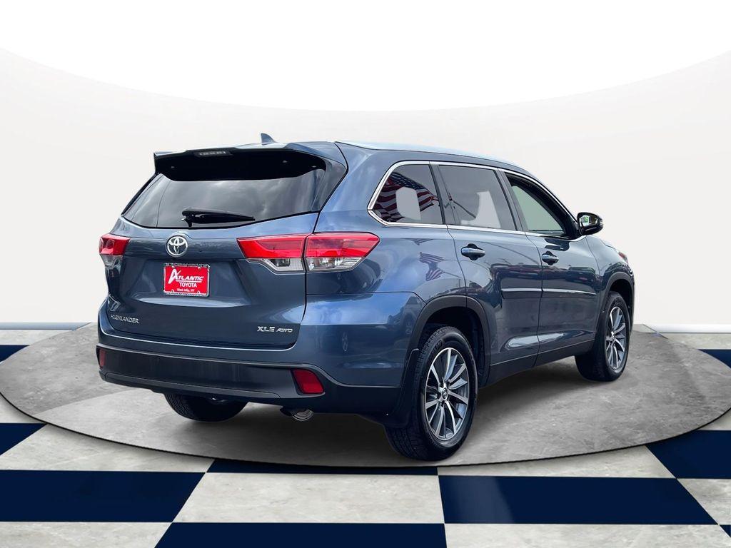 used 2019 Toyota Highlander car, priced at $27,499
