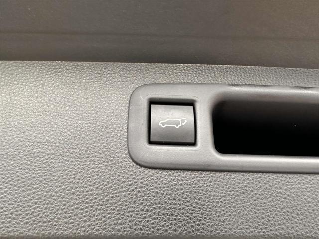 used 2022 Toyota Highlander car, priced at $36,438
