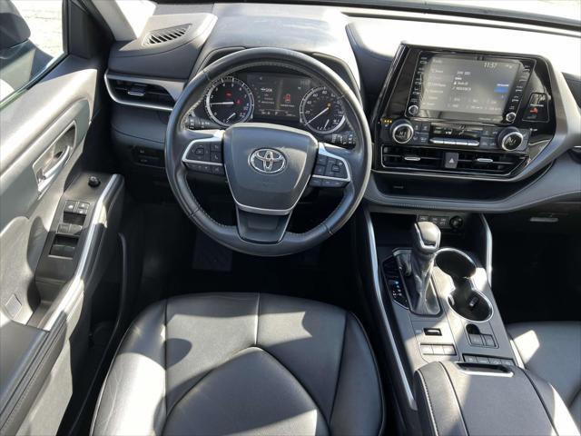 used 2022 Toyota Highlander car, priced at $34,995