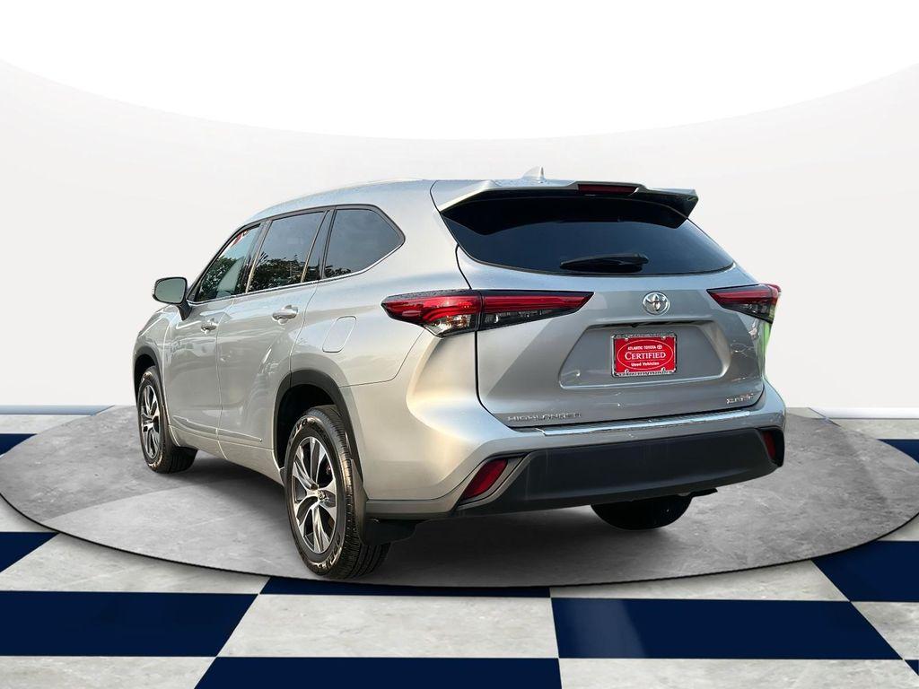used 2022 Toyota Highlander car, priced at $38,995